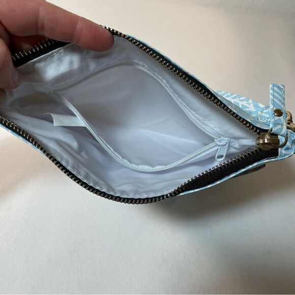 Scout Taylor light blue and white print crossbody bag - Picture 2 of 12